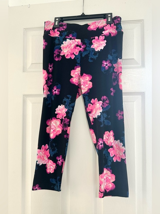 Pants - Junior.Woman’s Floral Leggings - Pink Floral on Black  Size L 11/13